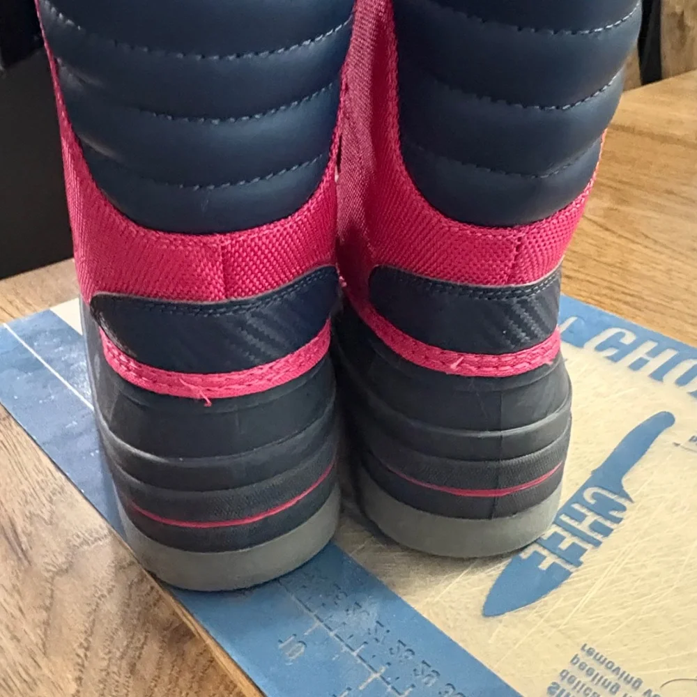Size 5 Thinsulate Snow Boots